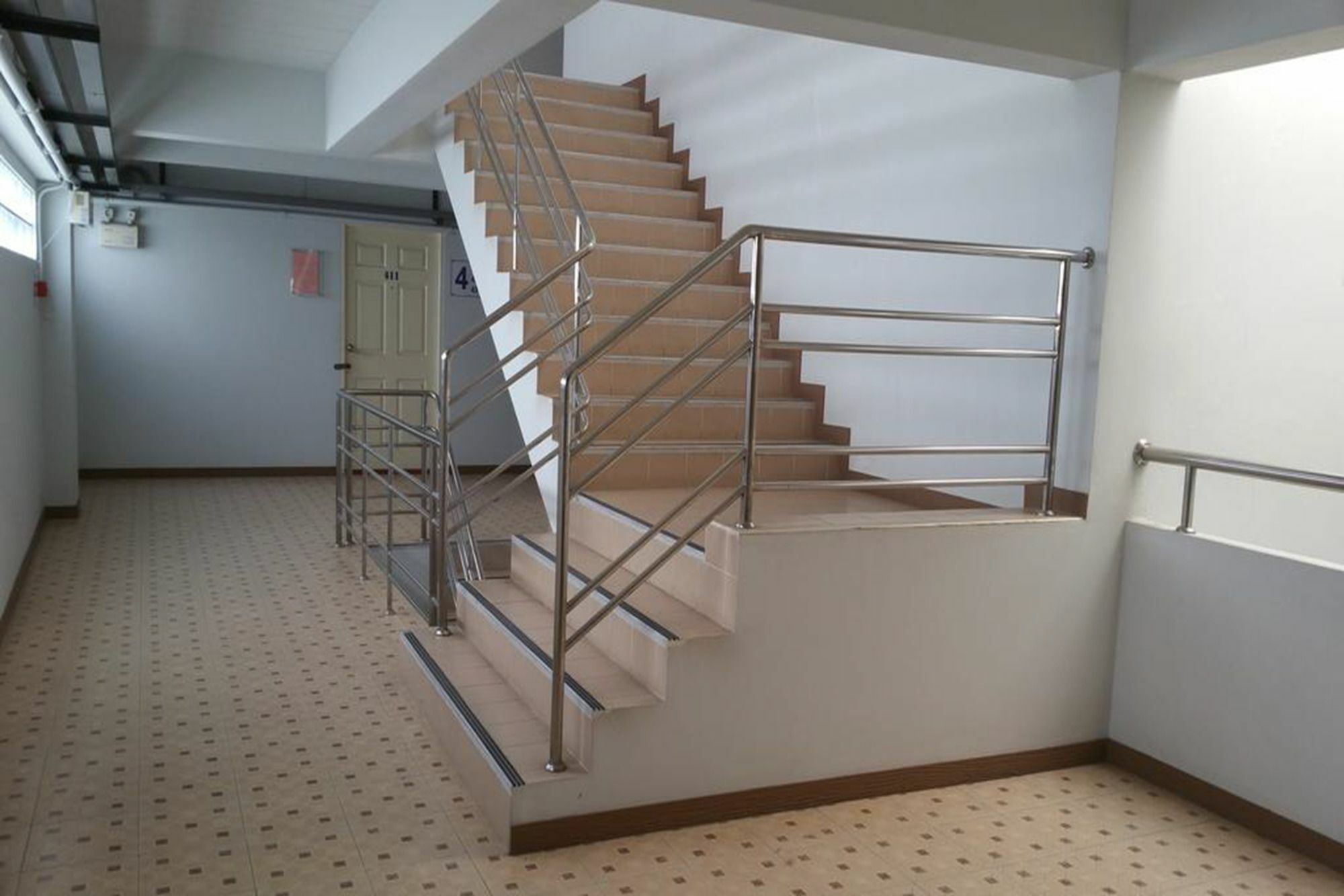 Charoen Apartment Hotel Trang Eksteriør bilde