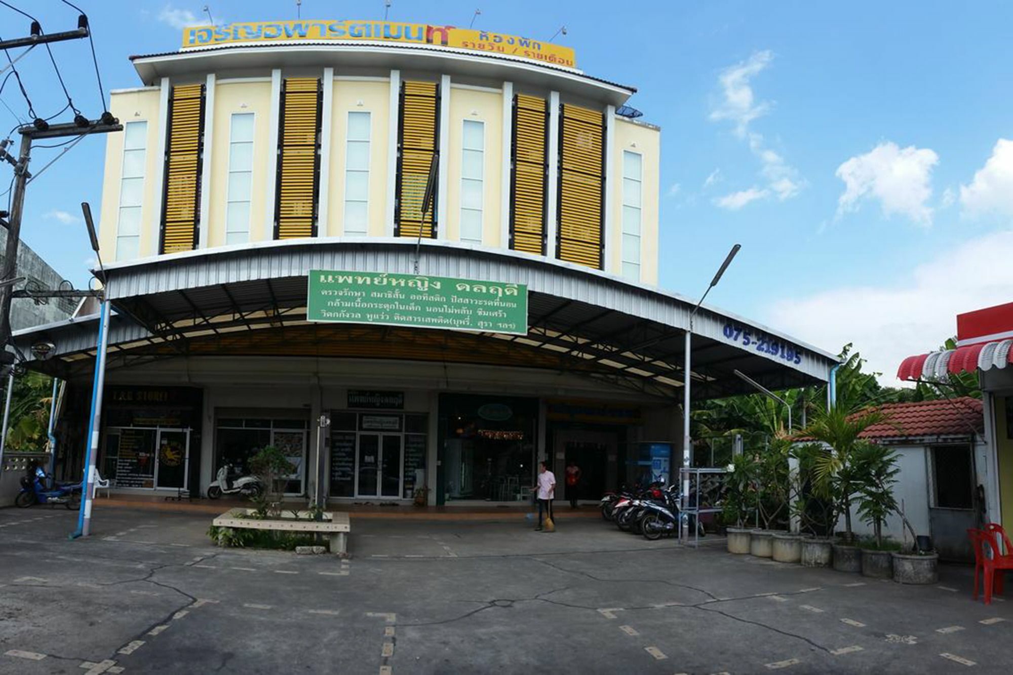 Charoen Apartment Hotel Trang Eksteriør bilde